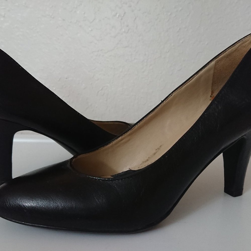 Naturalizer 3" black leather heels size 6